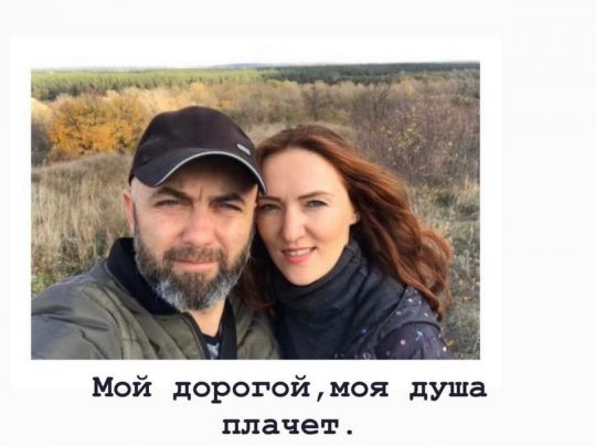 «Прах чоловіка розвіяла над маяком у Норвегії»: дружина захисника, який поліг у Бахмуті, вирощує дуби на честь загиблих бійців