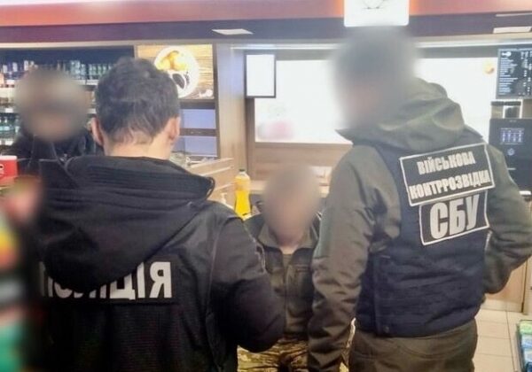 15 тысяч гривен или ротация на фронт: в Одессе заместитель командира военной части попался на взятке 15 тысяч гривен или ротация на фронт: в Одессе заместитель командира военной части попался на взятке