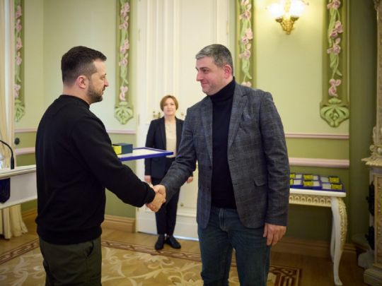 &laquo;Доки б'ються волонтерські серця, б'ється Україна&raquo;: Зеленський звернувся до&nbsp;українців з&nbsp;нагоди Дня волонтера (відео)