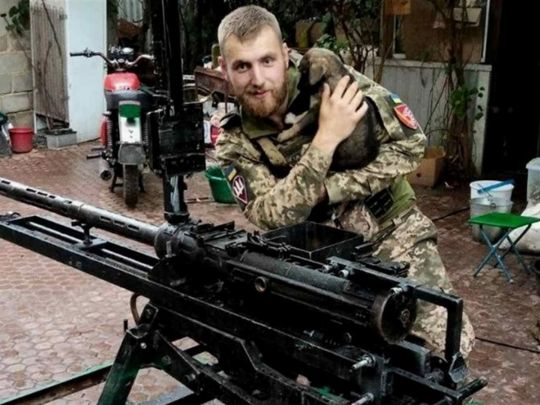 «Лежить моя, моя дитина в Алеї мужніх козаків»: після втрати сина-героя мама присвячує йому вірші й віддає всі гроші ЗСУ