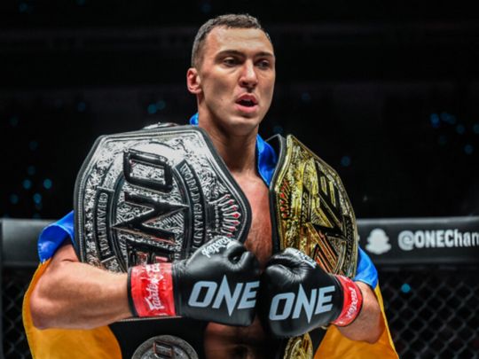 Український гігант Крикля став чемпіоном світу у&nbsp;суперважкій вазі з&nbsp;тайського боксу: відео видовищного нокауту