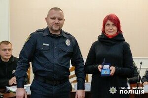 В Одесской области наградили поисковиков, разыскавших подростков в катакомбах В Одесской области наградили поисковиков, разыскавших подростков в катакомбах