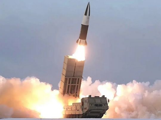Північнокорейські ракети та&nbsp;азійська бавовна: хто й&nbsp;як&nbsp;допомагає росіянам вбивати українців