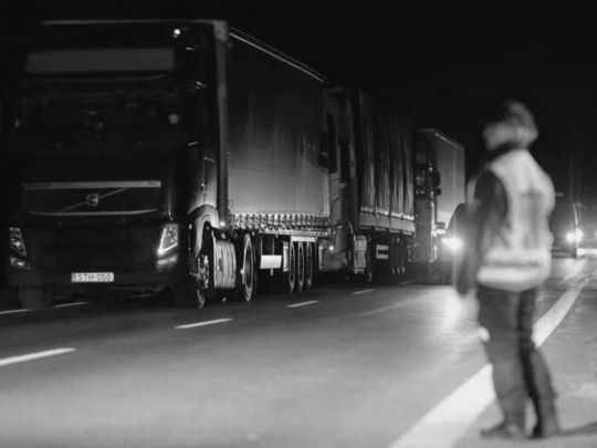 Смерть на кордоні: 35-річний український водій помер в черзі вантажівок