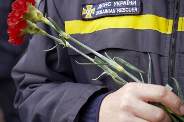 В Одесской области простились со спасателями, погибшими во время повторного ракетного удара 15 марта 