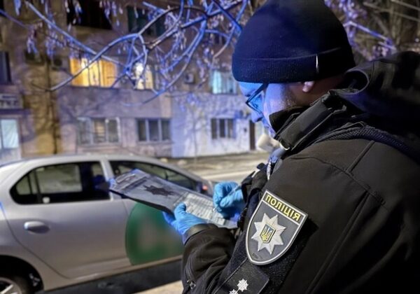 Стрелял в воздух, потому что пассажир курил в салоне: в Одессе задержали таксиста