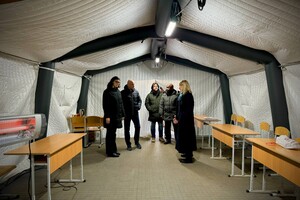 ООН осмотрели пострадавший от обстрела дом на Добровольского: началась подготовка к демонтажу 