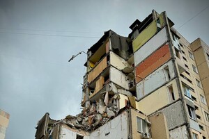 ООН осмотрели пострадавший от обстрела дом на Добровольского: началась подготовка к демонтажу 