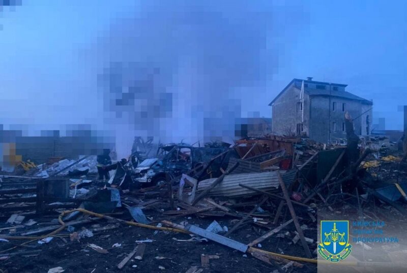 Поранено людей, пошкоджено будинки: стали відомими наслідки удару росії по&nbsp;Київщині (фото, відео)