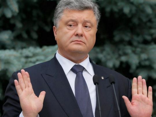 Порошенко, пропонуючи не&nbsp;платити &laquo;ухилянтам&raquo; за&nbsp;кордоном, має почати з&nbsp;власних синів-утікачів в&nbsp;Лондоні,&nbsp;&mdash; блогер