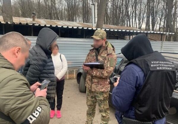 За границу за 10 тысяч долларов: в Одесской области правоохранитель организовал схему переправки уклонистов За границу за 10 тысяч долларов: в Одесской области правоохранитель организовал схему переправки уклонистов