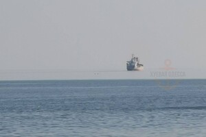 Фата-моргана: в Одессе заметили левитирующее над морем судно (фото)