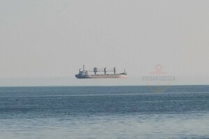 Фата-моргана: в Одессе заметили левитирующее над морем судно (фото)