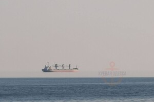 Фата-моргана: в Одессе заметили левитирующее над морем судно (фото)