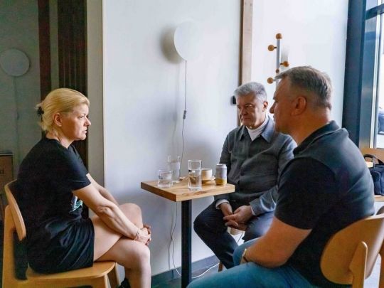 &laquo;Це&nbsp;недоречно!&raquo;: Порошенко на&nbsp;зустрічі із&nbsp;захисниками шокував своїм вбранням