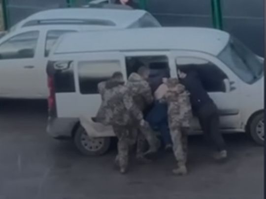 Львівський ТЦК потрапив у&nbsp;скандал із&nbsp;&laquo;бусифікацією&raquo;: у&nbsp;ситуацію втрутився омбудсмен (відео)