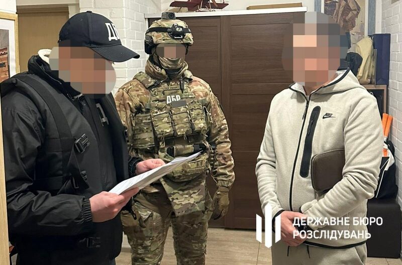 Під виглядом особистих водіїв нардеп вивіз за&nbsp;кордон близько 20 військовозобов'язаних&nbsp;&mdash; ДБР (фото)