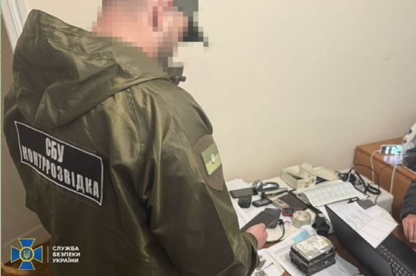 Хотів викрасти нові розробки ЗСУ: СБУ затримала «крота», який влаштувався до оборонного заводу на Одещині