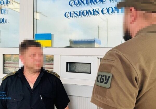В Одесской области разоблачили четырех инспекторов таможни: брали взятки за беспрепятственную перевозку товаров В Одесской области разоблачили четырех инспекторов таможни: брали взятки за беспрепятственную перевозку товаров