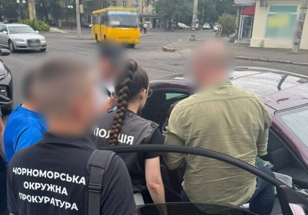 Требовал 2 700 долларов за разрешение на торговлю: чиновник КП Одесского горсовета поймался на взятке Требовал 2 700 долларов за разрешение на торговлю: чиновник КП Одесского горсовета поймался на взятке