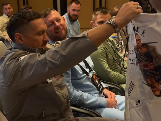 Десь я&nbsp;в&nbsp;ній з&rsquo;явлюся: Олександр Усик отримав неочікуваний подарунок