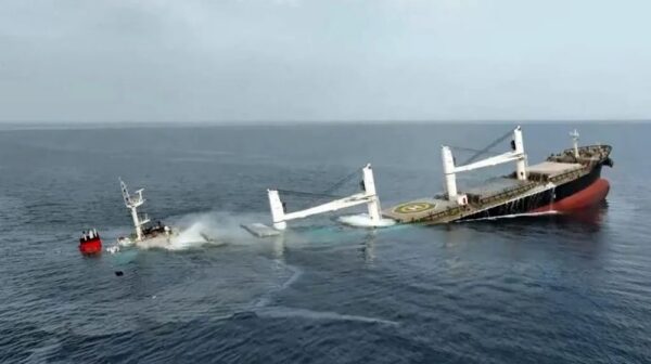 Нападения хуситов на торговые суда в Красном море продолжаются
