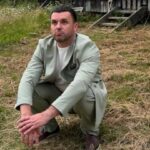 Торгував в сільському магазині: емоційний допис популярного телеведучого підкорив Instagram