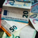 У Німеччині вимагають припинити виплату українцям, які придатні до військової служби: що відповіли в посольстві України