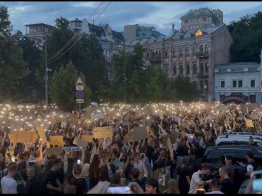 Вето на&nbsp;закон: українці по&nbsp;всій країні протестували проти знищення НАБУ і&nbsp;САП