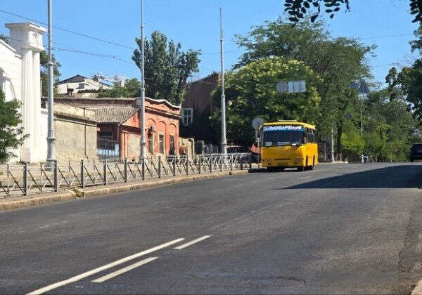 В Одессе по спуску Виталия Блажко снова курсируют маршрутки: фотоотчет