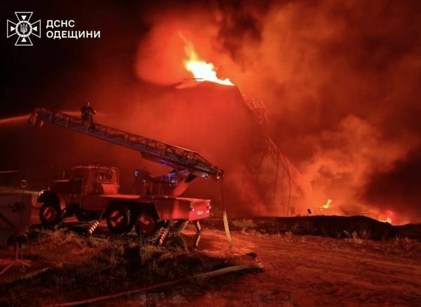 Дрони ворога вночі атакували Охтирку та&nbsp;Ізмаїл: у&nbsp;містах сильні пожежі, є&nbsp;поранені (фото)