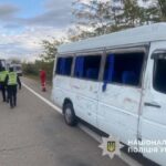 На трассе Киев – Одесса возле села Хоминка перевернулся микроавтобус: движение затруднено, пострадали люди