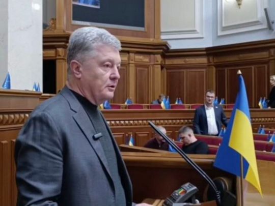 Експерт Гладких розкритикував фракцію Порошенка за&nbsp;вимогу до&nbsp;уряду скасувати заборону виїзду за&nbsp;кордон депутатів на&nbsp;свята