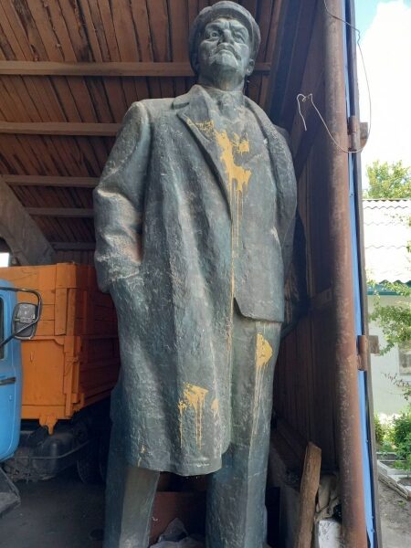 Продали Леніна у&nbsp;задовільному стані: громада на&nbsp;Полтавщині через фінансову скруту виставила на&nbsp;аукціон давно знесений пам&rsquo;ятник