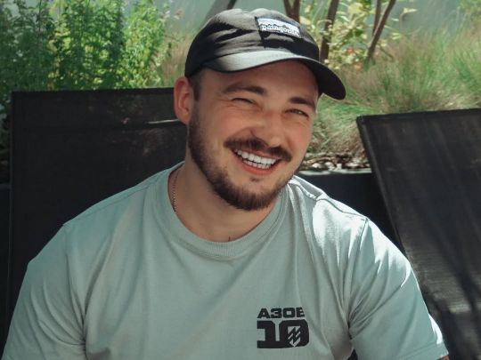 &laquo;Викидай крісло і&nbsp;вставай&raquo;: ветеран &laquo;Азову&raquo;, що&nbsp;втратив ногу, ходить у&nbsp;гори, викладає йогу та&nbsp;катається на&nbsp;вейку