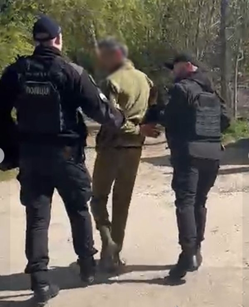 Переполох у&nbsp;Львові: неадекват відкрив стрілянину у&nbsp;квартирі (фото, відео)