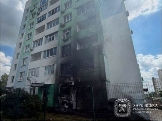 Безпілотники знову атакують Харків: горить багатоповерхівка, є постраждалі