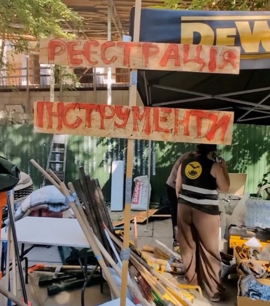 &laquo;Після влучання &bdquo;Шахеда&ldquo; з-під завалів ми&nbsp;витягли десь 15 собак і&nbsp;котів&raquo;: волонтери спільноти &laquo;Київські кажани&raquo; допомагають постраждалим людям