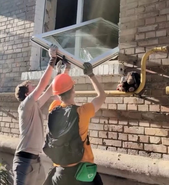 &laquo;Після влучання &bdquo;Шахеда&ldquo; з-під завалів ми&nbsp;витягли десь 15 собак і&nbsp;котів&raquo;: волонтери спільноти &laquo;Київські кажани&raquo; допомагають постраждалим людям