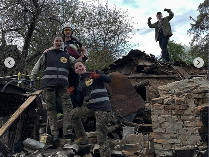 &laquo;Після влучання &bdquo;Шахеда&ldquo; з-під завалів ми&nbsp;витягли десь 15 собак і&nbsp;котів&raquo;: волонтери спільноти &laquo;Київські кажани&raquo; допомагають постраждалим людям