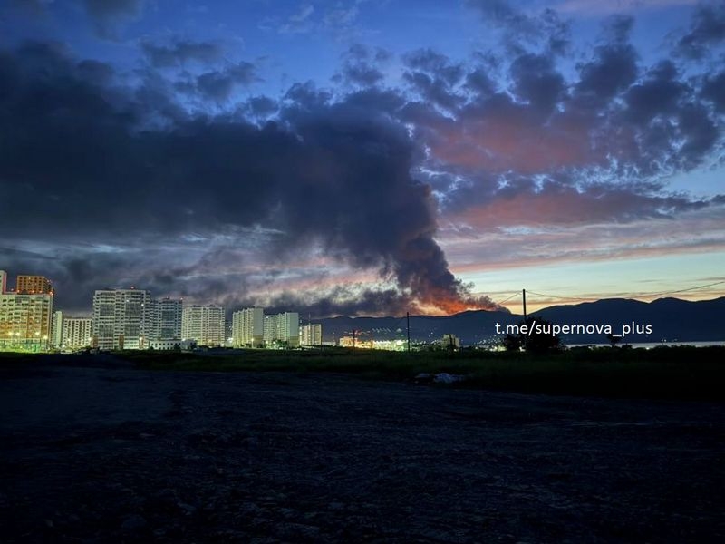 У&nbsp;Новоросійську горить найбільше на&nbsp;Північному Кавказі нафтосховище (відео)